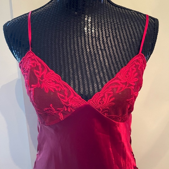 La Vie En Rose Red Satiny Negligée Gown Size Medium - Picture 2 of 11